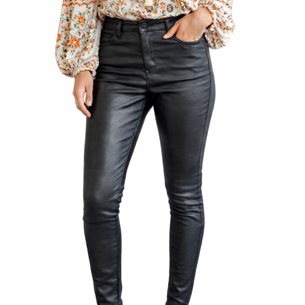 *Black faux leather pants. Size Youth L